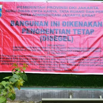 Pemkot Jakarta Barat Segel Lapangan Padel di Kembangan