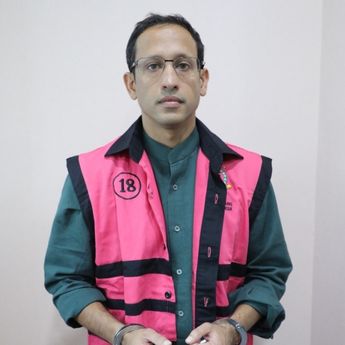 Ini Penampakan Nadiem Pakai Rompi Tersangka, Tangan Diborgol