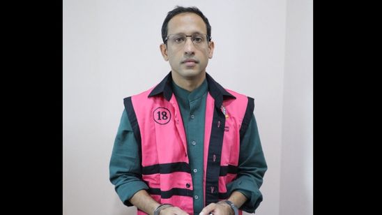 Ini Penampakan Nadiem Pakai Rompi Tersangka, Tangan Diborgol