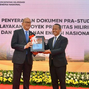 Bahlil Serahkan 18 Proyek Hilirisasi Senilai Rp618 Triliun ke Danantara