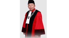 Hakim MK Asrul Sani Dilaporkan Soal Ijazah Palsu S3, DPR Merasa Jadi 'Kambing Hitam' 