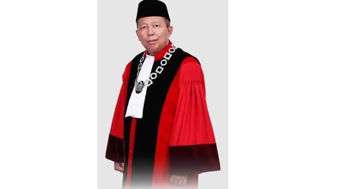 Hakim Mahkamah Konstitusi yang juga mantna politisi PPP Asrul Sani