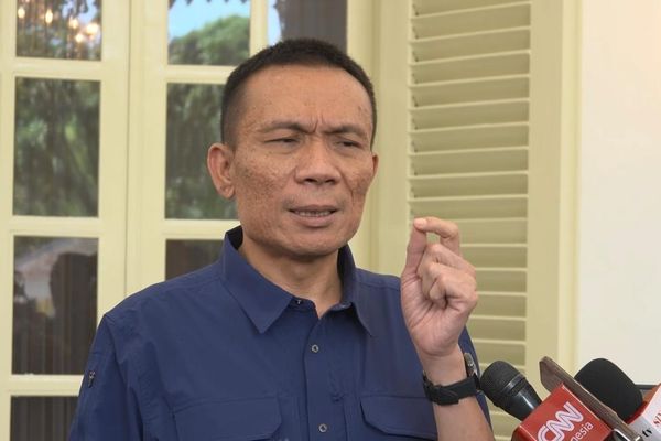 Ahli digital forensik Rismon Hasiholan Sianipar menyatakan ijazah Presiden ke-7 RI Joko Widodo dan Wakil Presiden Gibran Rakabuming adalah asli berdasarkan hasil pengujian ilmiah yang dilakukannya.