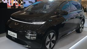 Wuling Cloud EV menjadi model terbaru mobil listrik dengan banderol Rp398 jutaan OTR Jakarta dan insentif PPN.