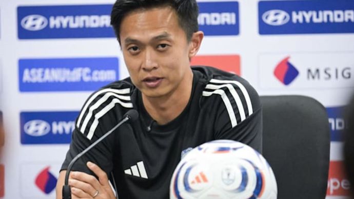 Pelatih kepala Timnas Singapura Gavin Lee saat menghadiri konferensi pers jelang laga melawan Timnas Indonesia pada Piala AFF 2026.