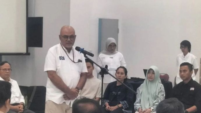 Perwakilan keluarga Firdaus Wajidi, Diki mengucapkan sepatah kata dalam acara 