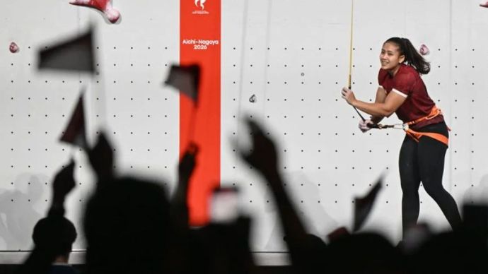 Atlet panjat tebing Indonesia Desak Made Rita Kusuma Dewi turun usai menjadi yang tercepat pada final nomor speed putri Asian Games 2026 di Portmesse Nagoya Exhibition Hall, Nagoya, Aichi, Jepang, Rabu (30/9/2026). Desak Made berhasil meraih medali emas dengan catatan waktu 6,062 detik, medali perak diraih atlet China Lijuan Deng dengan waktu 6,064 detik, dan medali perunggu diraih atlet Korea Selatan Jimin Jeong dengan waktu 6,18 detik. 