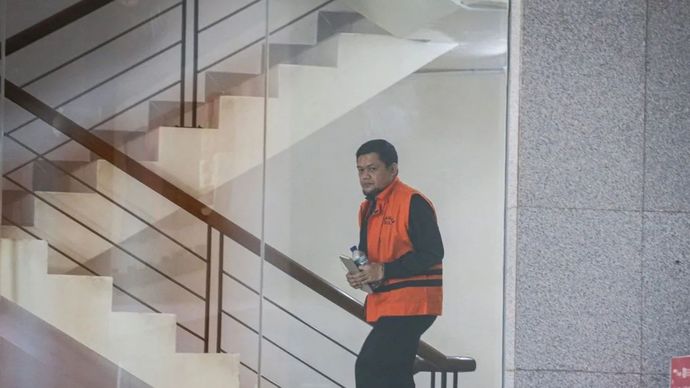 Terdakwa kasus dugaan suap importasi di Direktorat Jenderal Bea dan Cukai (DJBC) Budiman Bayu Prasojo berjalan menuju ruang pemeriksaan di Gedung Merah Putih KPK, Jakarta, Senin (14/9/2026). Penyidik KPK melakukan pemeriksaan terhadap mantan Kepala Seksi Intelijen Cukai Penindakan dan Penyidikan (P2) Direktorat Jenderal Bea dan Cukai tersebut sebagai saksi dalam pengembangan penyidikan perkara suap importasi di Direktorat Jenderal Bea dan Cukai Kementerian Keuangan. ANTARA FOTO/Reno Esnir/sth/wsj.