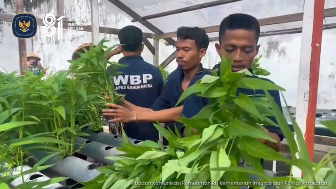 Warga binaan mengikuti program pembinaan yang diselenggarakan Kementerian Imigrasi dan Pemasyarakatan sebagai bagian dari upaya membentuk karakter serta meningkatkan keterampilan dan kemandirian.