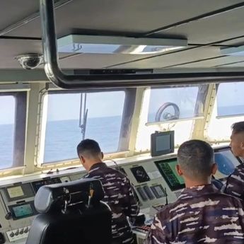 Tim SAR Sisir Perairan Tepi Gunung Anak Krakatau untuk Lacak Keberadaan Jurnalis Hilang Kontak