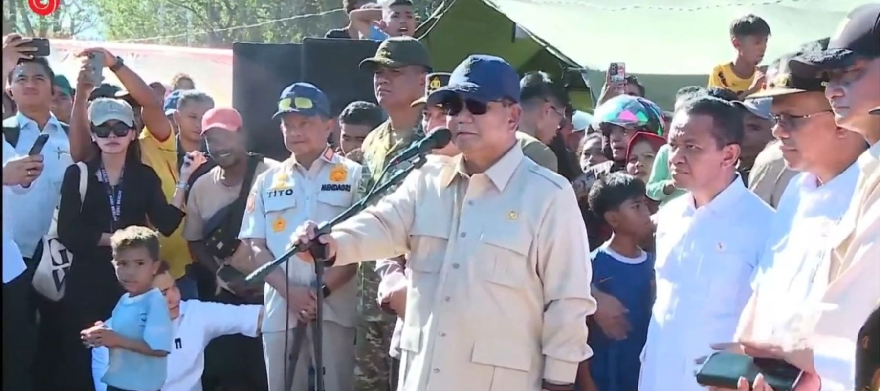 Presiden Prabowo Subianto saat meninjau langsung kondisi pengungsi dan menyampaikan komitmen pemerintah untuk membantu percepatan pemulihan bencana di Nagekeo, NTT, Rabu (26/8/2026).