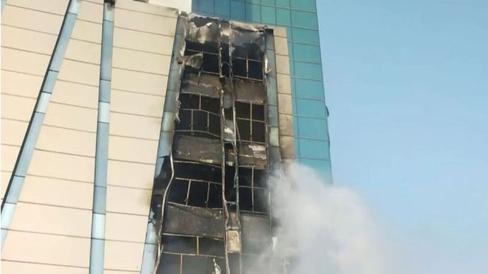 Kebakaran melanda Hotel Pullman yang berlokasi di Jalan Letjen S Parman, Kelurahan Tanjung Duren Selatan, Kecamatan Grogol Petamburan, Jakarta Barat, Sabtu (1/8/2026) pagi