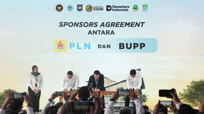 Penandatanganan perjanjian jual beli tenaga listrik atas energi yang dihasilkan dari sampah menjadi salah satu rangkaian kegiatan peresmian pembangunan proyek PSEL Kota Bekasi di Kelurahan Ciketing Udik Kecamatan Bantargebang Kota Bekasi, Jawa Barat, Rabu (26/8/2026).