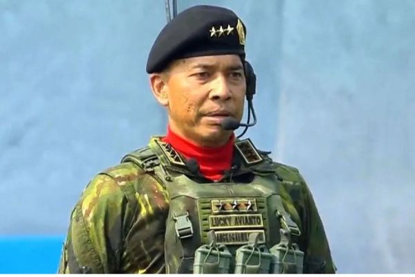 Tangkapan layar - Pangkogabwilhan III Letjen TNI Lucky Avianto menjadi komandan upacara perayaan HUT Ke-81 TNI di Mabes TNI, Cilangkap, Jakarta Timur, Senin (5/10/2026)