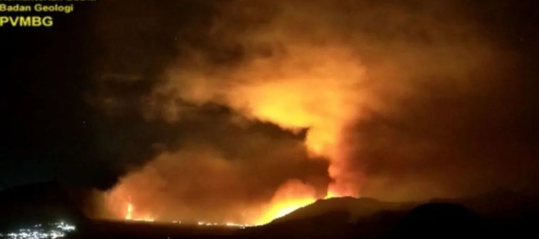 Kebakaran kawasan hutan Gunung Bromo di Jawa Timur, Sabtu (8/8/2026) malam