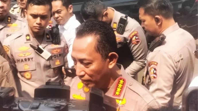 Kapolri Jenderal Pol. Listyo Sigit Prabowo menjawab pertanyaan awak media di Gedung Kemenko Polkam, Jakarta, Rabu (5/8/2026)