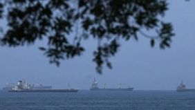 Militer Amerika Serikat (AS) disebut secara diam-diam membantu kapal tanker minyak melintasi Selat Hormuz. Laporan Axios pada Rabu, 19 Agustus 2026, menyebut informasi tersebut berdasarkan keterangan dua pejabat AS.