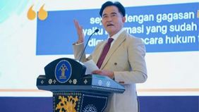 Menteri Koordinator Bidang Hukum, HAM, Imigrasi, dan Pemasyarakatan (Menko Kumham Imipas) Yusril Ihza Mahendra memberikan klarifikasi terkait buku Islam ala Prabowo: Cara Prabowo Subianto Mengamalkan Ajaran Islam yang kembali menjadi perhatian publik
