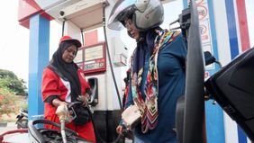 Menteri Energi dan Sumber Daya Mineral (ESDM) Bahlil Lahadalia menegaskan komitmen pemerintah untuk tidak menaikkan harga Bahan Bakar Minyak (BBM) bersubsidi. Langkah ini diambil demi melindungi daya beli masyarakat lapisan menengah ke bawah di tenga