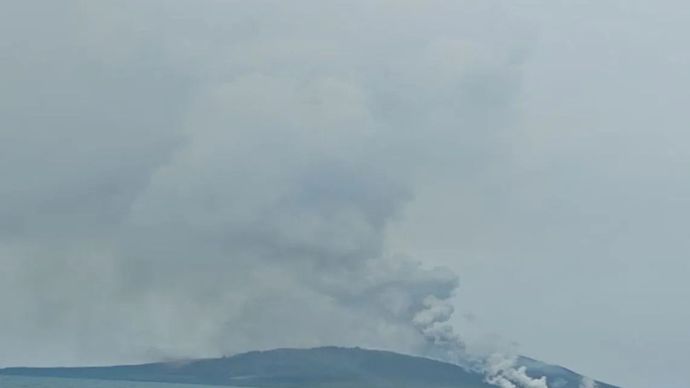 Ilustrasi - Aktivitas Gunung Anak Krakatau di Perairan Selat Sunda, Kabupaten Lampung Selatan.