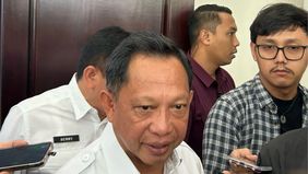 Menteri Dalam Negeri (Mendagri) Tito Karnavian menegaskan bahwa pemerintah tidak akan serta-merta memberikan tambahan Transfer ke Daerah (TKD) bagi pemerintah daerah (pemda) yang mengaku kesulitan membayar belanja pegawai. 