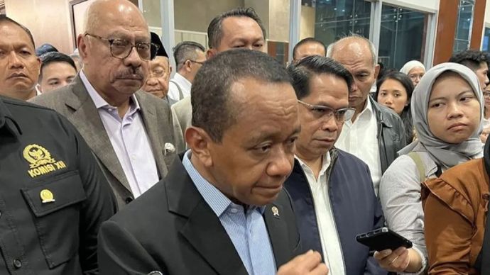 Menteri Energi dan Sumber Daya Mineral (ESDM) Bahlil Lahadalia memberi keterangannya usai Rapat Kerja dengan Komisi XII DPR RI di Kompleks Parlemen, Senayan, Jakarta, Senin (31/8/2026).