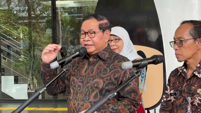 Gubernur DKI Jakarta Pramono Anung Wibowo usai melakukan kunjungan ke Mall Pelayanan Publik di Jalan Epicentrum, Jakarta Selatan, Jumat (2/10/2026).