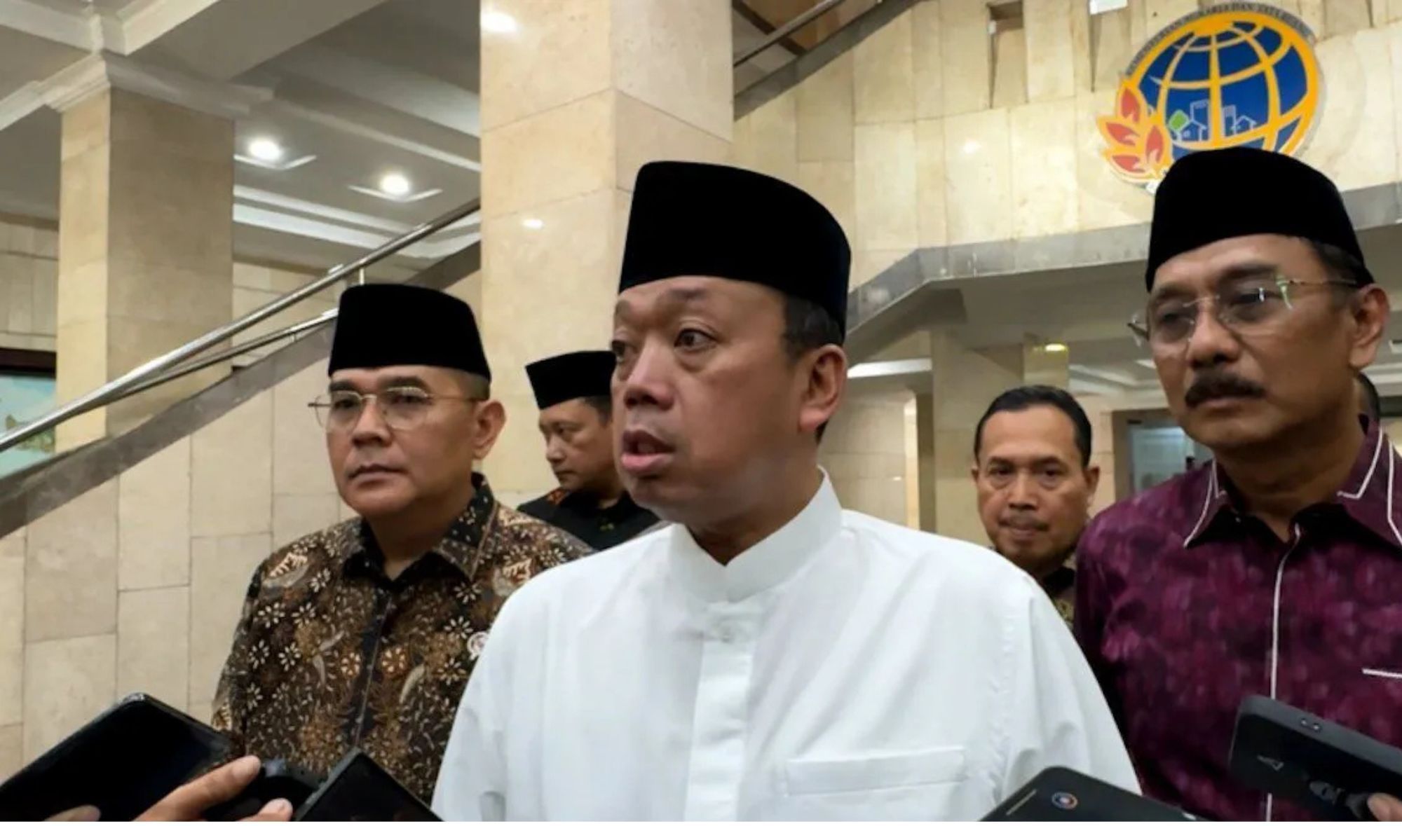 Menteri Agraria dan Tata Ruang/Kepala Badan Pertanahan Nasional (ATR/BPN) Nusron Wahid menjawab pertanyaan awak media di Jakarta, Jumat (18/9/2026). <b>(Antara)</b>