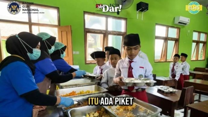 Uji coba Makan Bergizi Gratis (MBG) prasmanan di salah satu SPPG Kabupaten Jepara, Jawa Tengah.