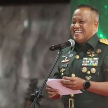 Prabowo Lantik Letjen TNI Muhammad Saleh Mustofa sebagai Wamentan