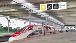 KCIC Mitigasi Abu Vulkanik, Operasional Kereta Cepat Whoosh Dipastikan Aman