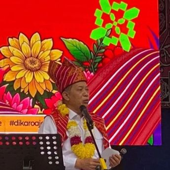 Targetkan Turis Asing, Menkop Siap Bawa Festival Bunga dan Buah Karo ke Tingkat Global