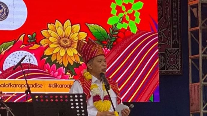 Menteri Koperasi (Menkop) Ferry Juliantono saat membuka Festival Bunga dan Buah Karo 2026, di Taman Mejuah-juah, Berastagi, Kabupaten Karo, Sumut, Kamis (30/7/2026). Dalam kesempatan itu Menkop menyatakan komitmen pemerintah pusat untuk mendorong Festival Bunga dan Buah yang berkembang menjadi agenda bertaraf internasional.