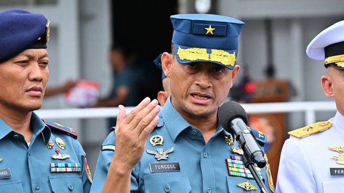 Arsip Foto - Kepala Dinas Penerangan TNI AL (Kadispenal) Laksamana Pertama TNI Tunggul saat jumpa pers di Kolinlamil Jakarta, Kamis (15/1/2026).