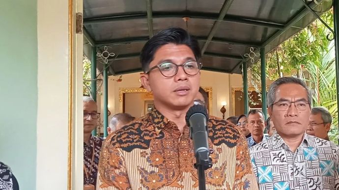 Direktur Investasi Danantara Fadli Rahman usai bertemu dengan Gubernur DIY di Yogyakarta, Selasa (11/8/2026). 