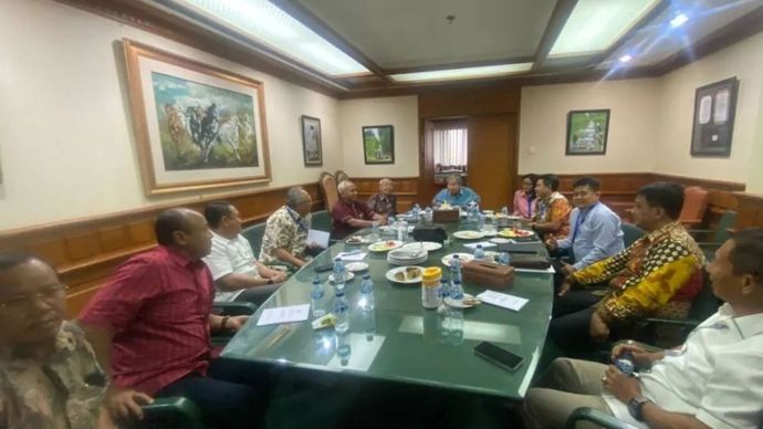 Pertemuan antara Kerukunan warga Banyumas yang tergabung dalam Seruan Eling Banyumas (Serulingmas) dan Fakultas Ekonomi dan Bisnis Universitas Islam Negeri (FEB UIN) Syarif Hidayatullah Jakarta dalam rangka koordinasi terkait penelusuran rekam jejak RM Margono Djojohadikoesoemo untuk diusulkan sebagai pahlawan nasional di Jakarta, Minggu (23/8/2026).
