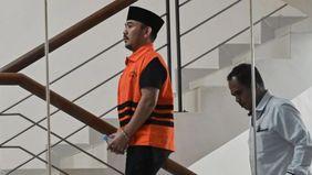 Komisi Pemberantasan Korupsi (KPK) memanggil seorang anggota Kepolisian Negara Republik Indonesia (Polri) sebagai saksi dalam babak baru pengusutan kasus dugaan suap yang menjerat Bupati Bekasi nonaktif Ade Kuswara Kunang. 