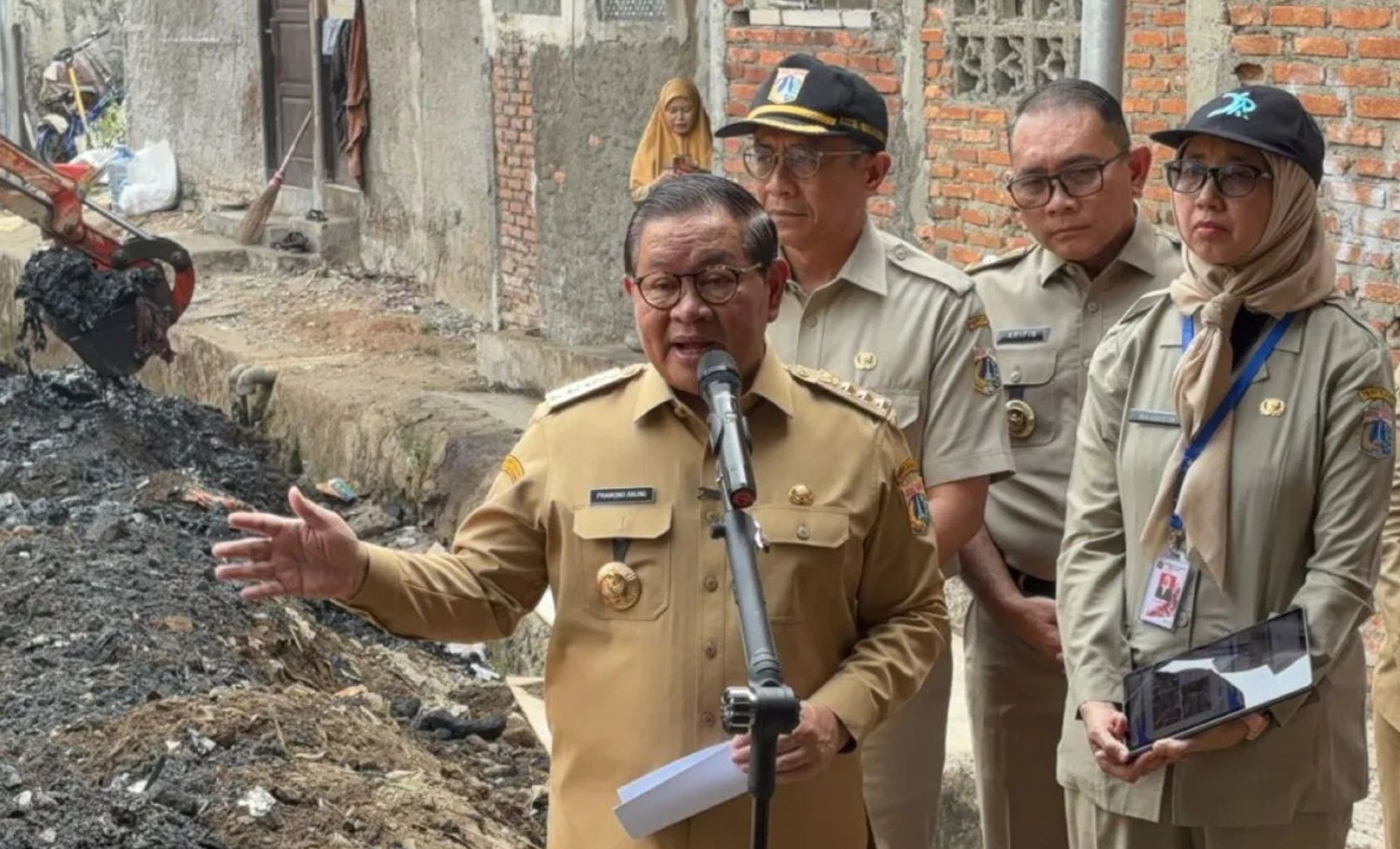 Gubernur DKI Jakarta Pramono Anung Wibowo saat dijumpai usai meninjau pengerukan Kali Kebon Melati, Jakarta Pusat, Senin (28/9/2026) <b>(Antara)</b>