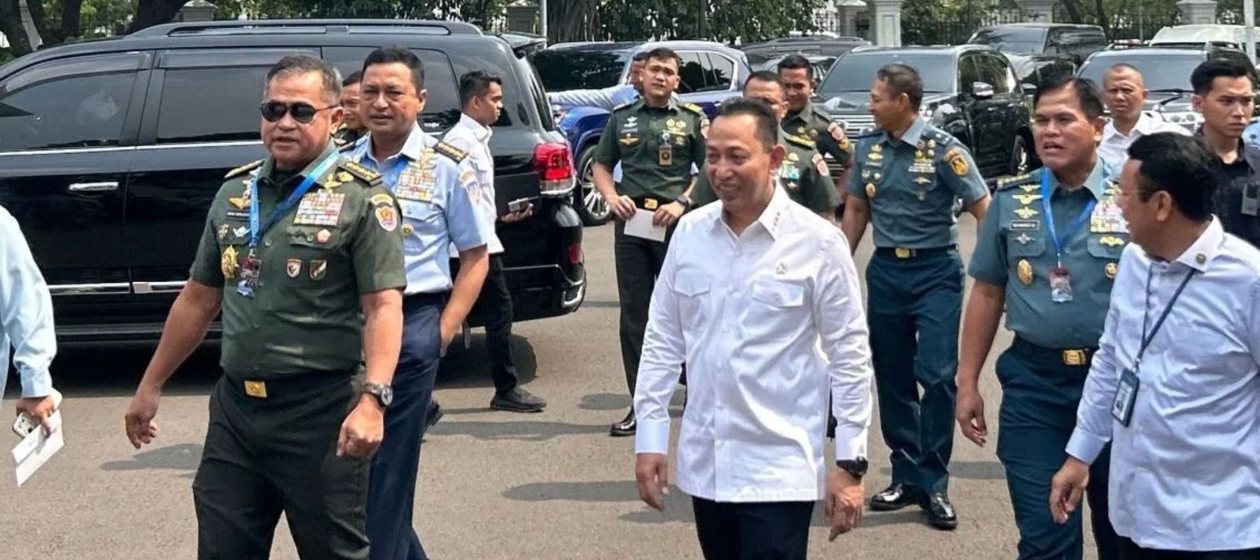 Kepala Staf Angkatan Darat (KSAD) Jenderal TNI Maruli Simanjuntak (kiri) dan Kepala Staf Presiden Listyo Sigit Prabowo (kanan) menghadiri Taklimat Presiden di Kompleks Istana Kepresidenan, Jakarta, Rabu (7/10/2026).