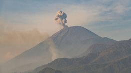 Badan Geologi Imbau Warga Tak Beraktivitas dalam Radius 13 Km dari Semeru