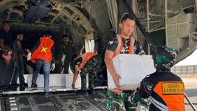 Badan Nasional Penanggulangan Bencana (BNPB) menegaskan bahwa penggunaan teknologi dry ice atau es kering dalam pelaksanaan operasi modifikasi cuaca tidak ditujukan langsung untuk memadamkan titik-titik api di lapangan.