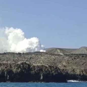 PVMBG: Gunung Anak Krakatau Erupsi 20 Kali pada 17 Agustus 2026
