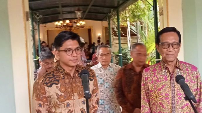 Direktur Investasi Danantara Fadli Rahman dan Gubernur DIY Sri Sultan Hamengku Buwono X, di Yogyakarta, Selasa (11/8/2026).