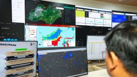 Badan Meteorologi, Klimatologi, dan Geofisika (BMKG) mengimbau pemerintah daerah bersama masyarakat agar memperkuat kewaspadaan terhadap ancaman bencana hidrometeorologi seiring permulaan musim hujan yang diproyeksikan mulai bergulir. 