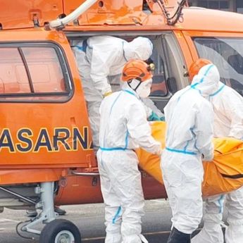Basarnas Kerahkan Dua Helikopter dan Tim Penyelam Cari 68 Korban KM Virgo yang Masih Hilang