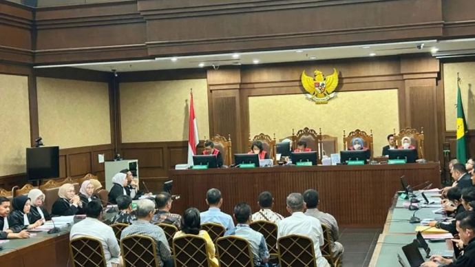 Arsip foto - Sebanyak 10 perwakilan dari perusahaan manajer investasi, yang menjadi terdakwa dalam kasus dugaan korupsi pengelolaan keuangan serta dana investasi oleh PT Asabri (Persero) pada beberapa perusahaan periode 2012-2019, pada sidang pembacaan surat dakwaan di Pengadilan Tipikor Jakarta, Jumat (29/8/2025).