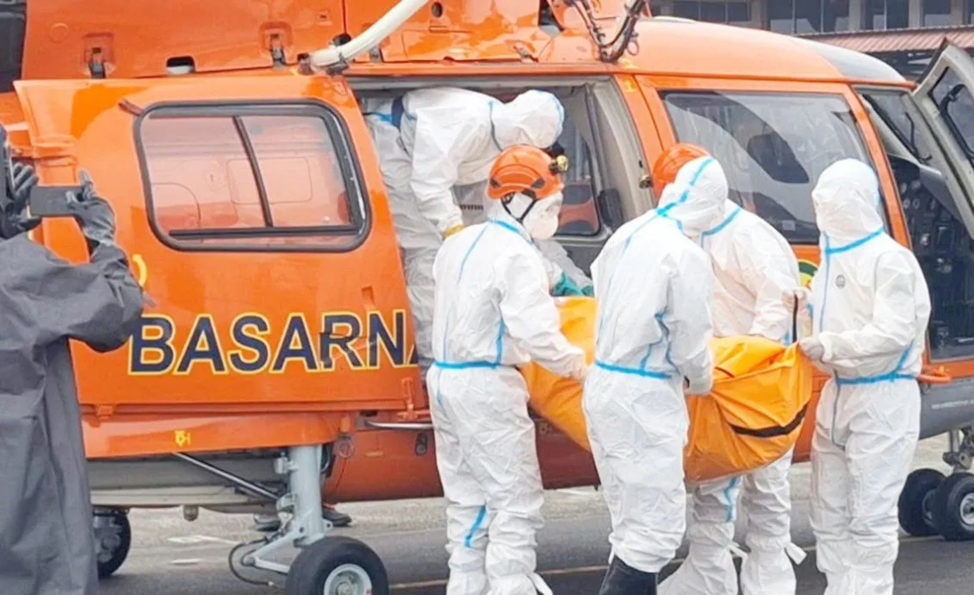 Ilustrasi: Helikopter Basarnas membawa tiga korban Kapal Virgo Transport 8 tiba di Lanud Sjamsudin Noor, Jumat (25/9/2026). <b>(Antara)</b>
