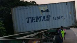 Kecelakaan Kontainer di Tol Wiyoto Wiyono Dipicu Pengemudi Gagal Jaga Jarak