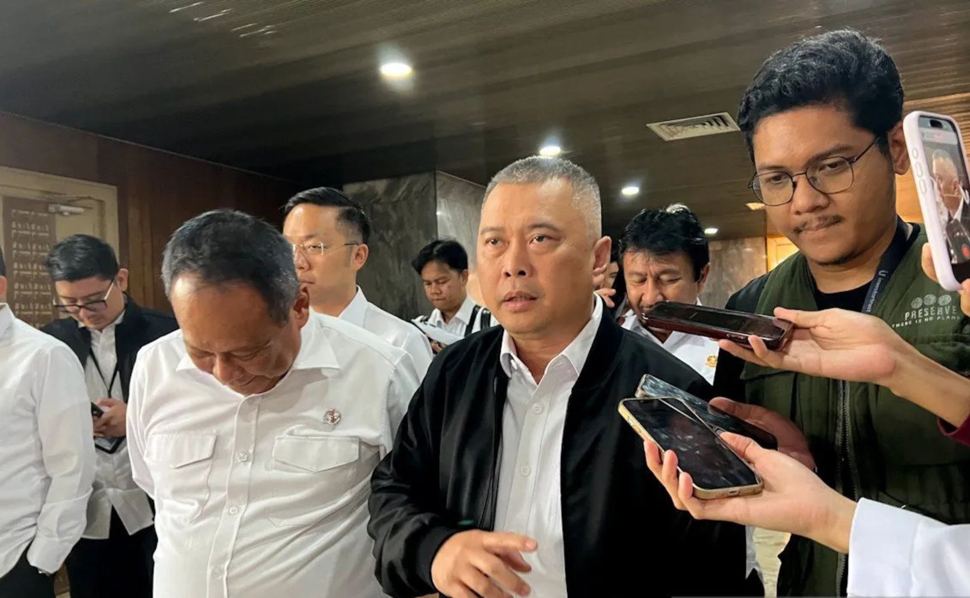 Menteri Perhubungan (Menhub) Dudy Purwagandhi menjawab pertanyaan awak media ditemui usai Rapat Kerja dengan Komisi V DPR RI di Jakarta, Selasa (1/9/2026). <b>(Antara)</b>