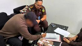 Kejaksaan Kembalikan Barang Bukti Rp2,2 Miliar Kepada 13 Anggota DPRD NTB